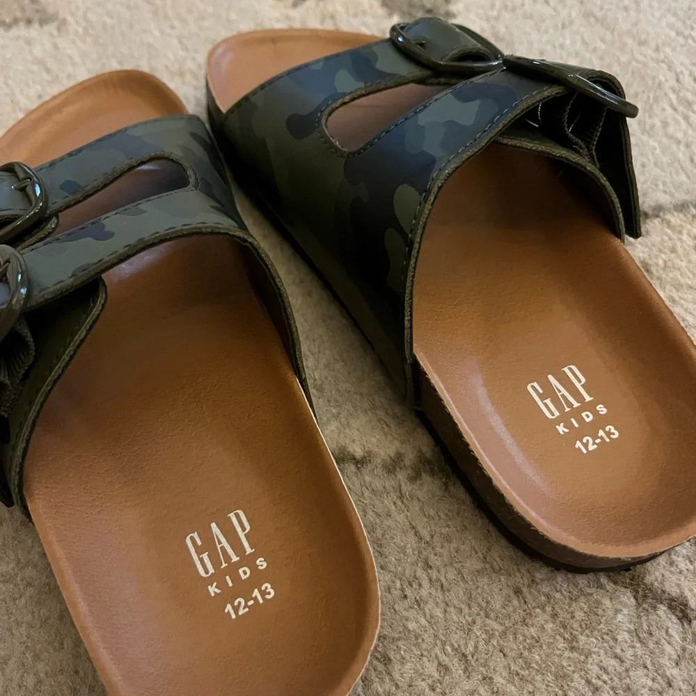NEW Gap Kids Camo sandals, size 12/13